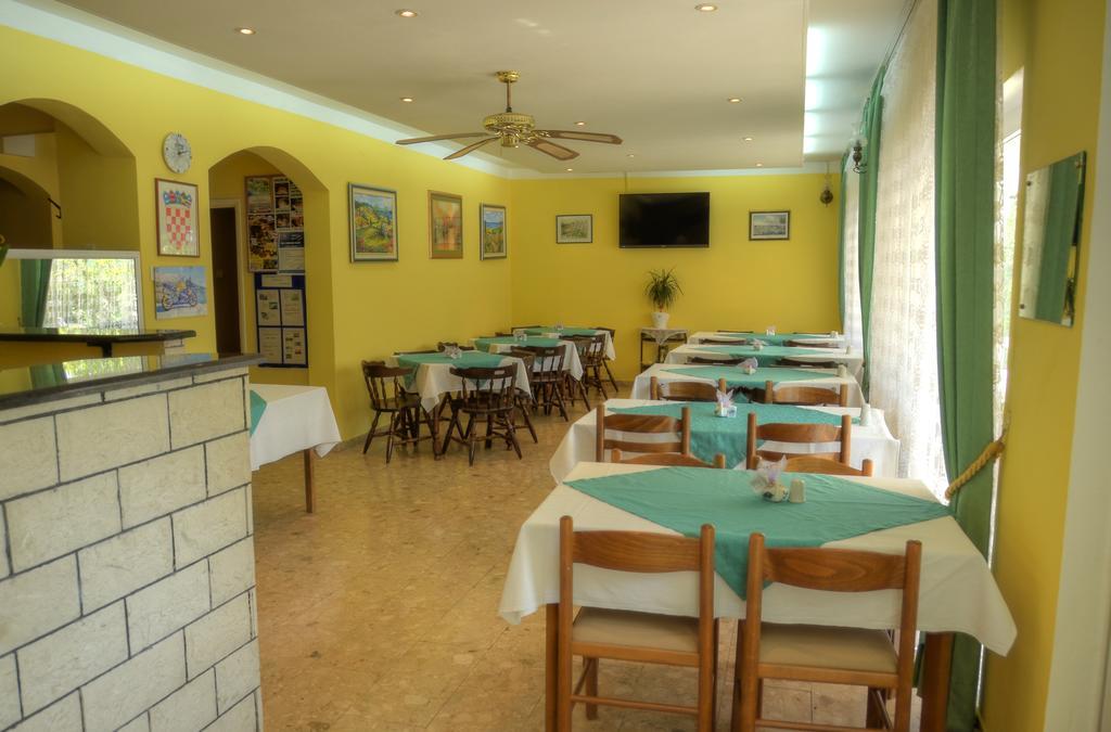 Pansion Begic Hotel Omis Ngoại thất bức ảnh