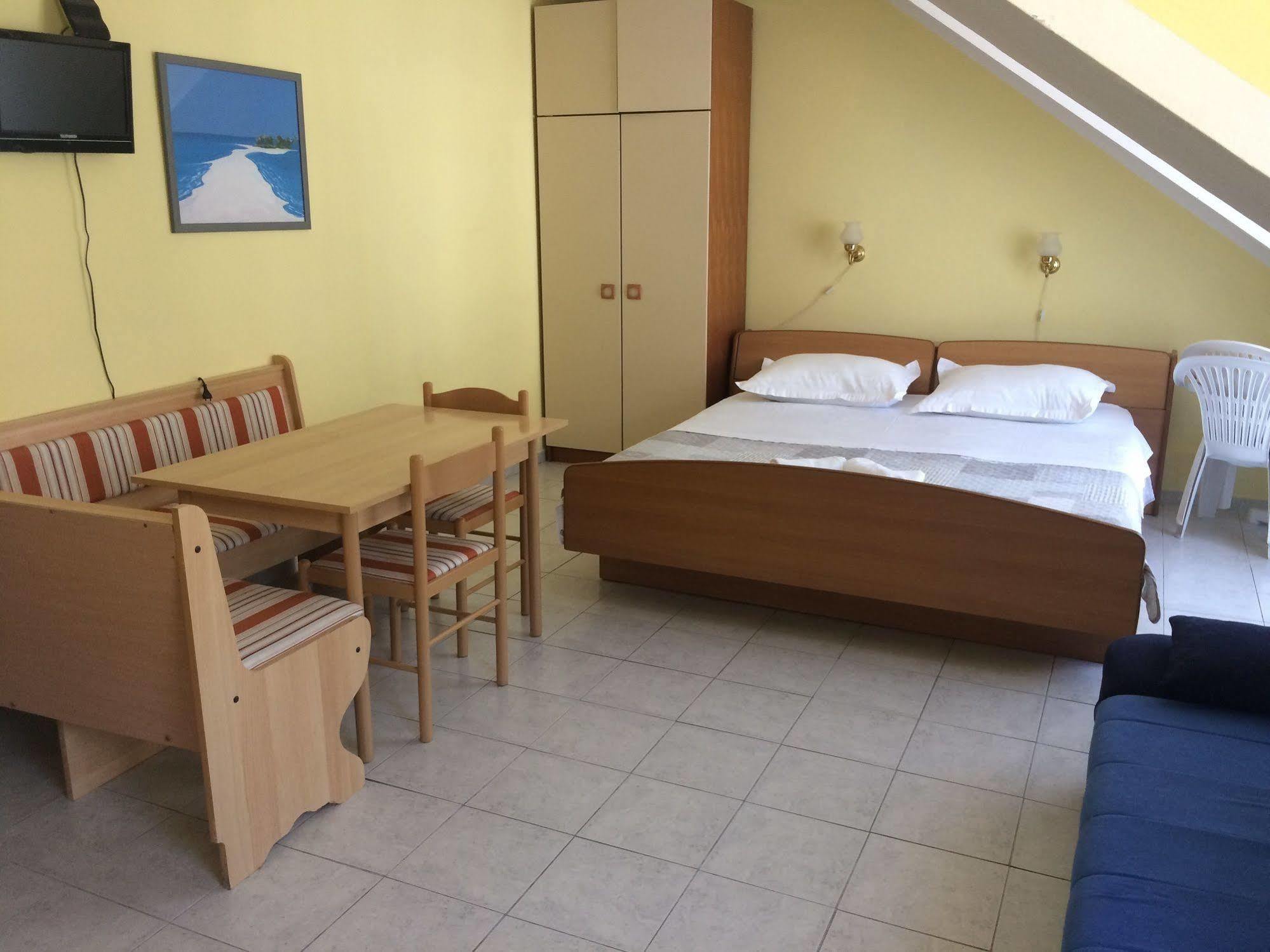 Pansion Begic Hotel Omis Ngoại thất bức ảnh